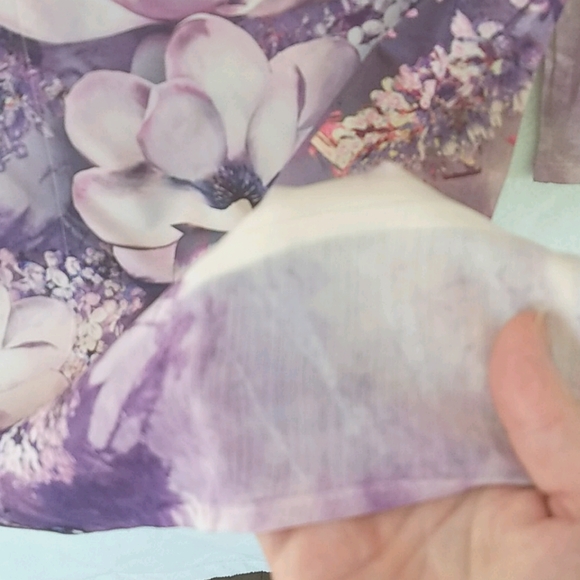 Notations Satiny V-Neck Floral Tunic Top - Picture 4 of 7